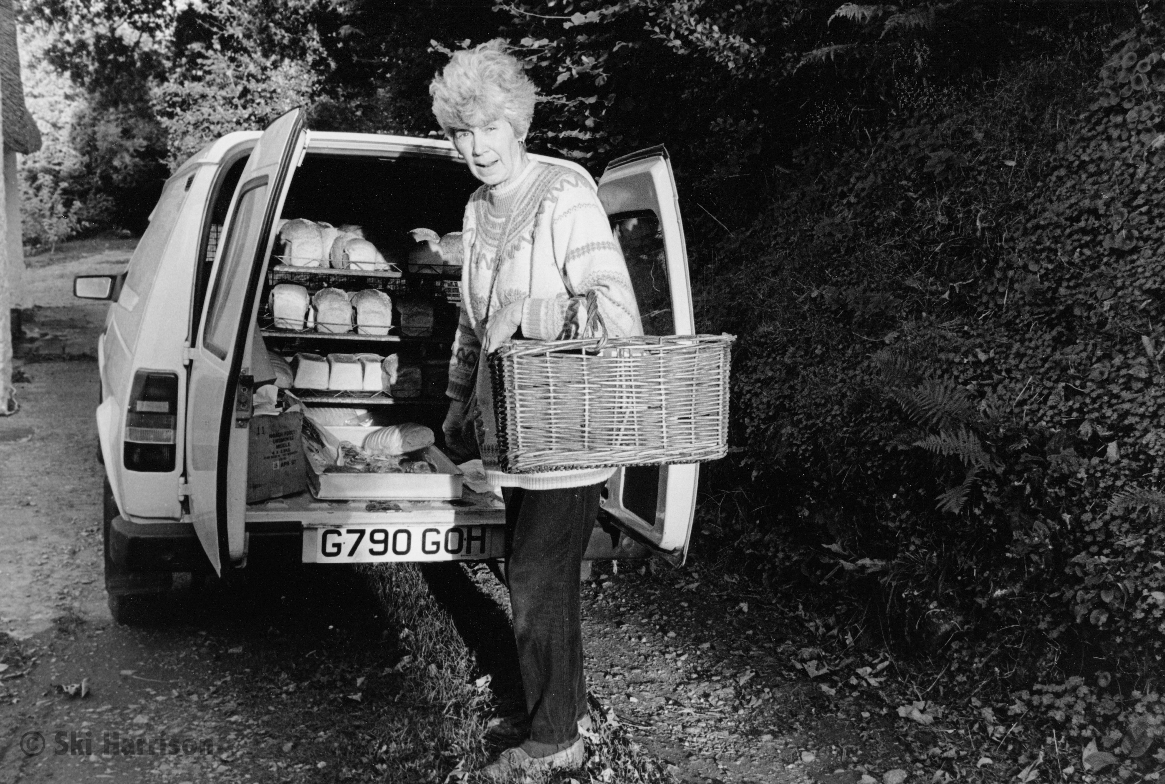 CS02 - Cathy Edmonds delivering bread baked in Morleigh by her husband Maurice. Cornworthy, 1999