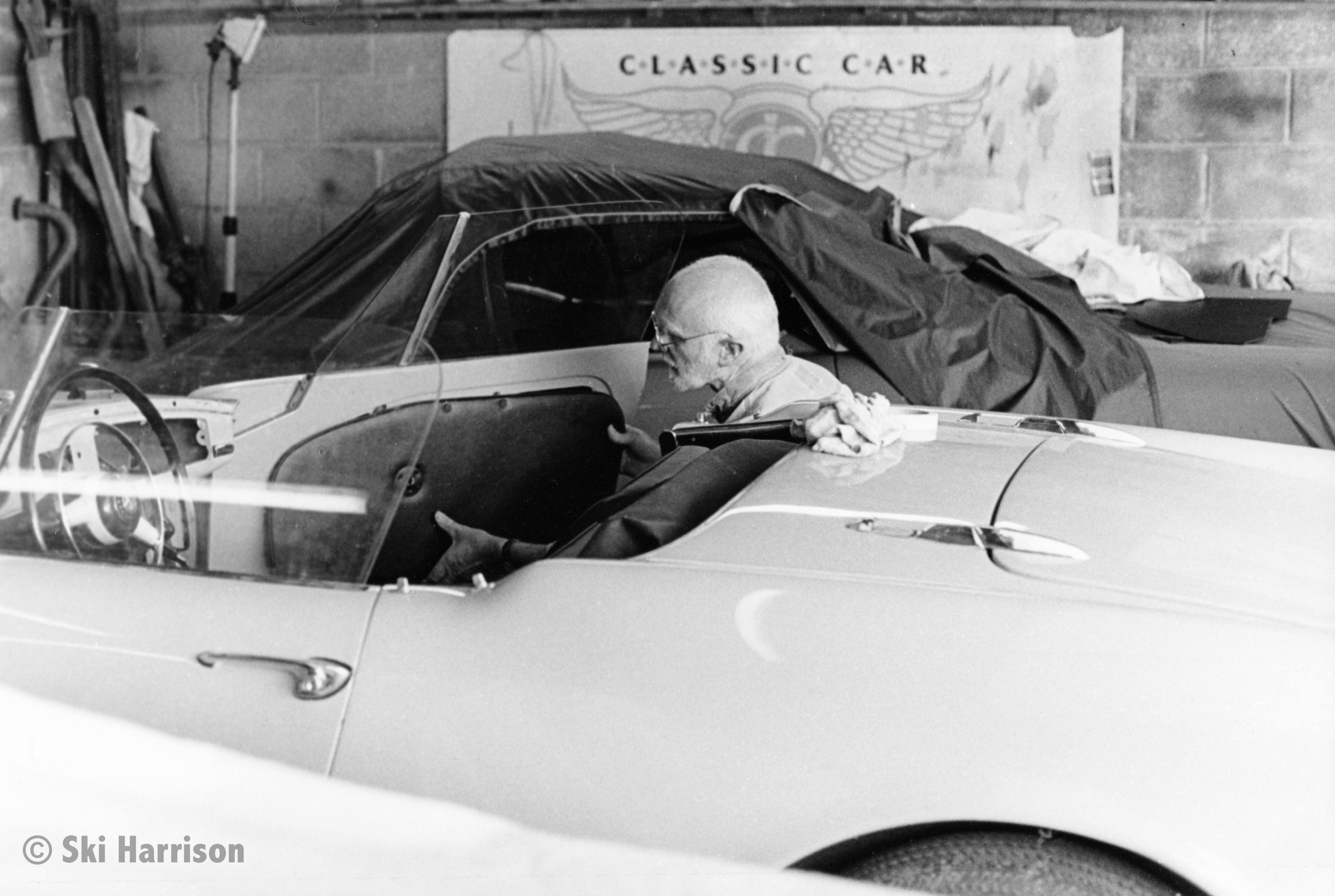 CS18 - Chris Adams working on a 1969 Alfa Romeo. Park Farmhosue, 2000