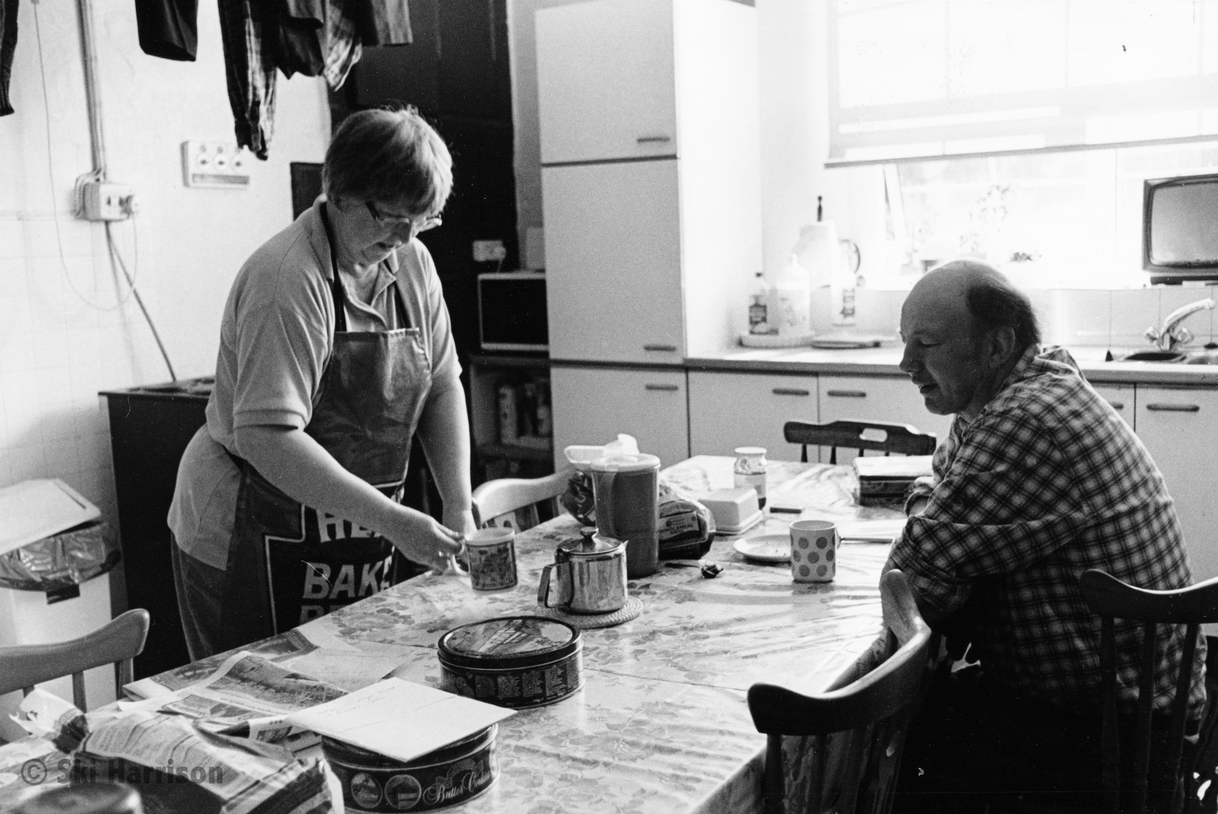 CS22 - Sue and Tom Hartnell in their kitchen. Cornworthy Court, 2000