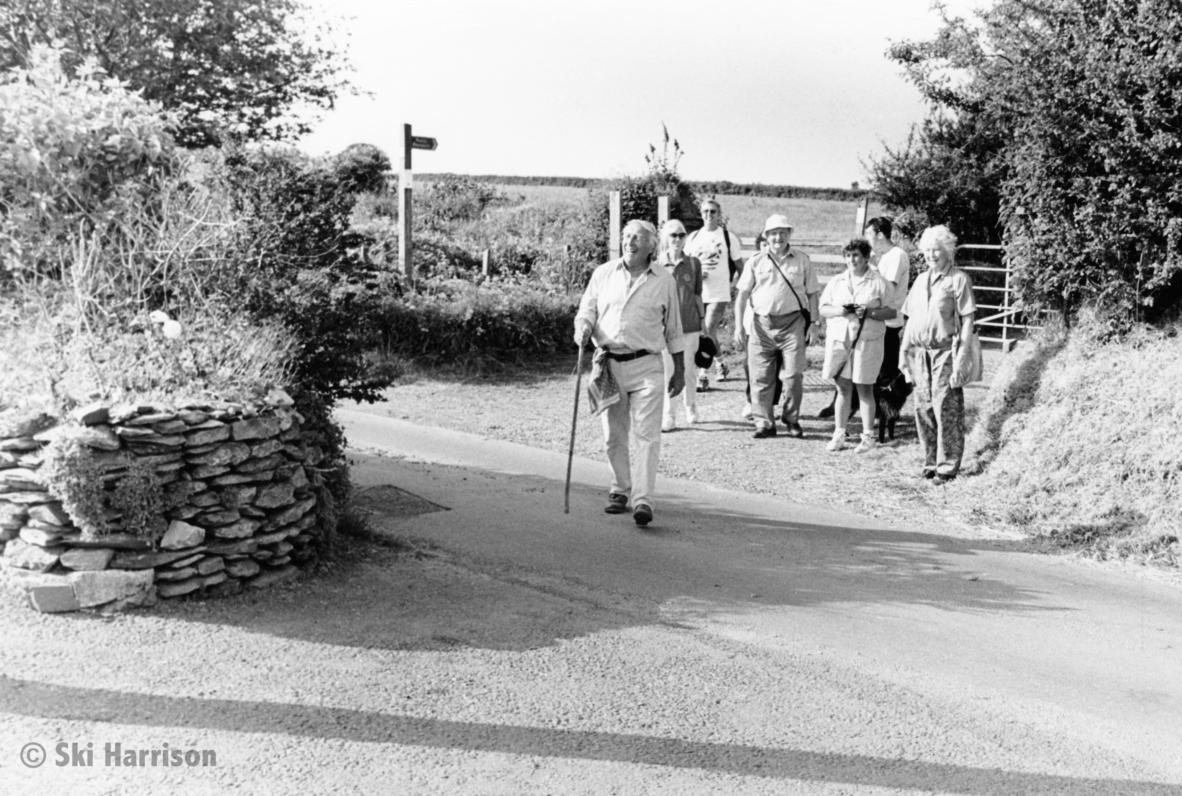 CS42 - Charlie Bellingham arriving with the walkers while Beating the Bounds of Cornworthy Parish. Forces Tavern, 1998