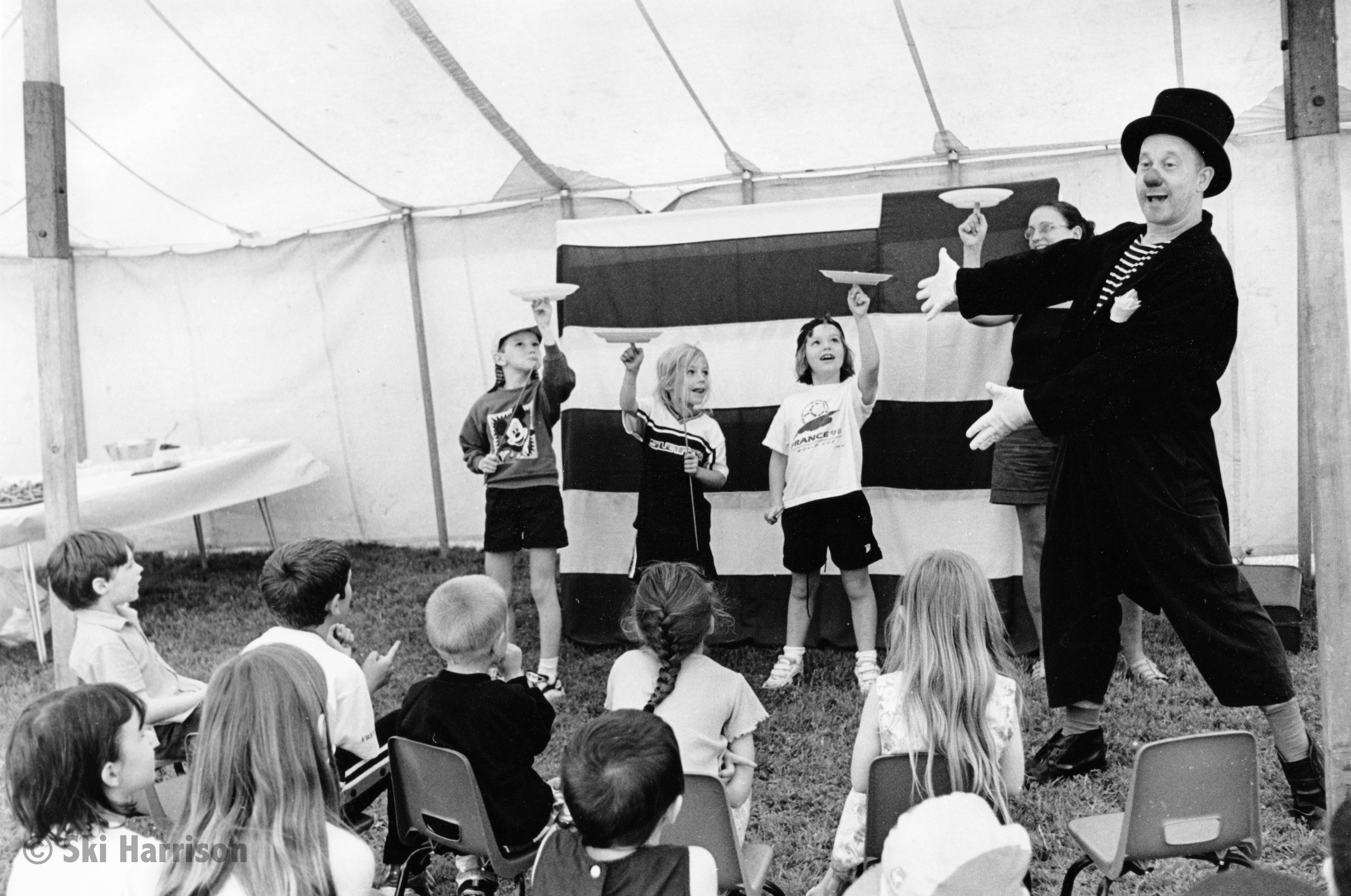 CS52 - Cornworthy Millenium Picnic. L-R Robert Henderson, Elijah Eccles, Poppy Gitsham, Natalie Conway and Aldo the clown. Hunter's Lodge garden, 2000