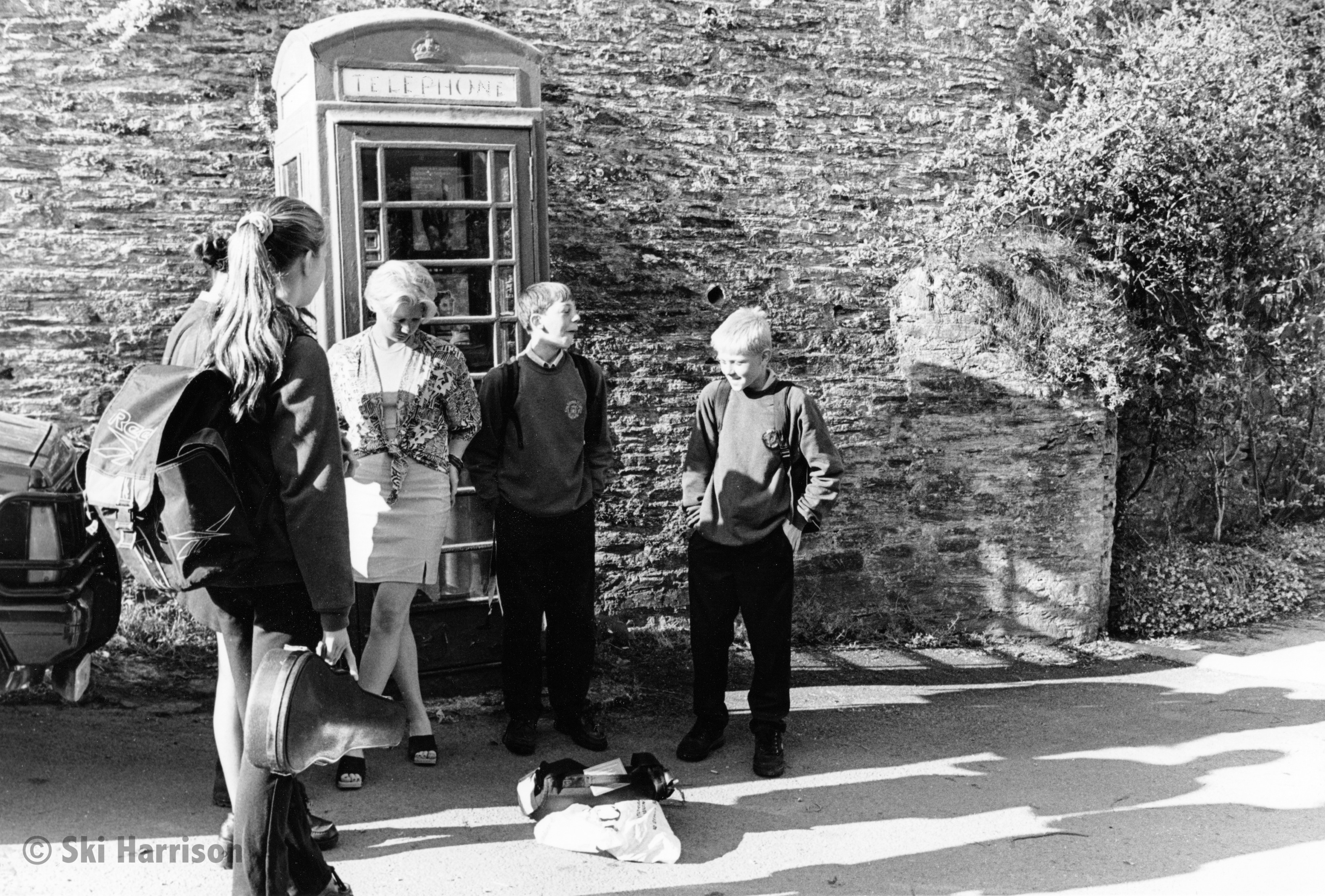 CS65 - KEVICS students waiting for the school bus. L-R Michelle Williams, Alison Howell, Simon Hall and Jack Kirby. Cornworthy, 2000